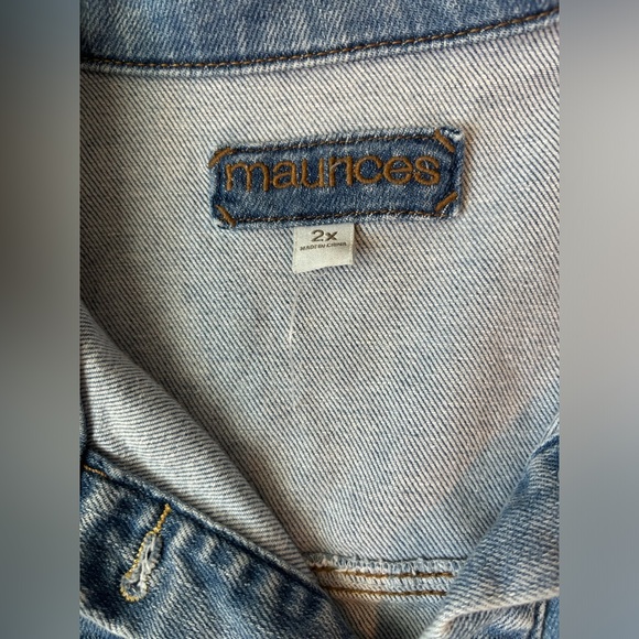 Maurices Denim Jacket Light Wash with Adjustable Waist & Raw Hem Size 2X - Picture 4 of 15